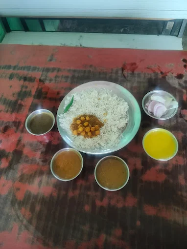 Poora Mandyali Dham — sab veg katoriyan